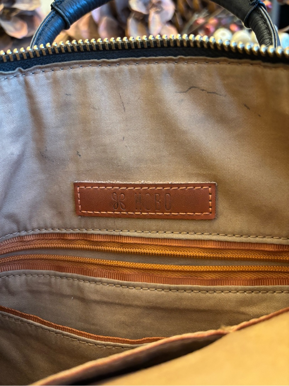 Hobo Maggie Crossbody - Picture 8 of 8